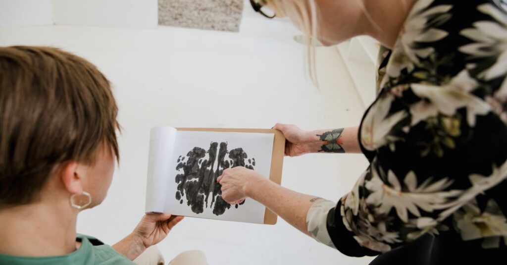 Art Therapy Sessions and Finding a Qualified Therapist