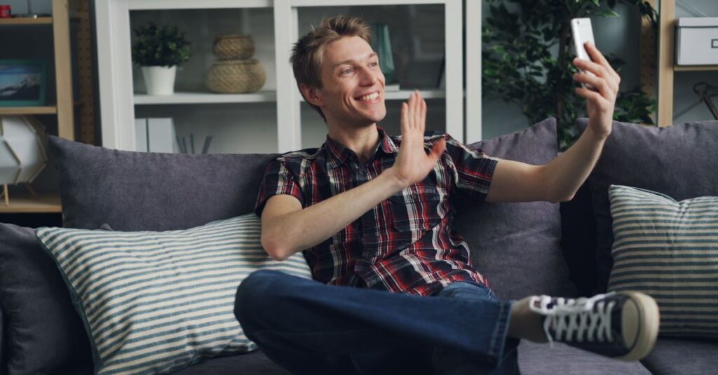 How to Be Happy Alone While Staying Connected