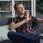 How to Be Happy Alone While Staying Connected
